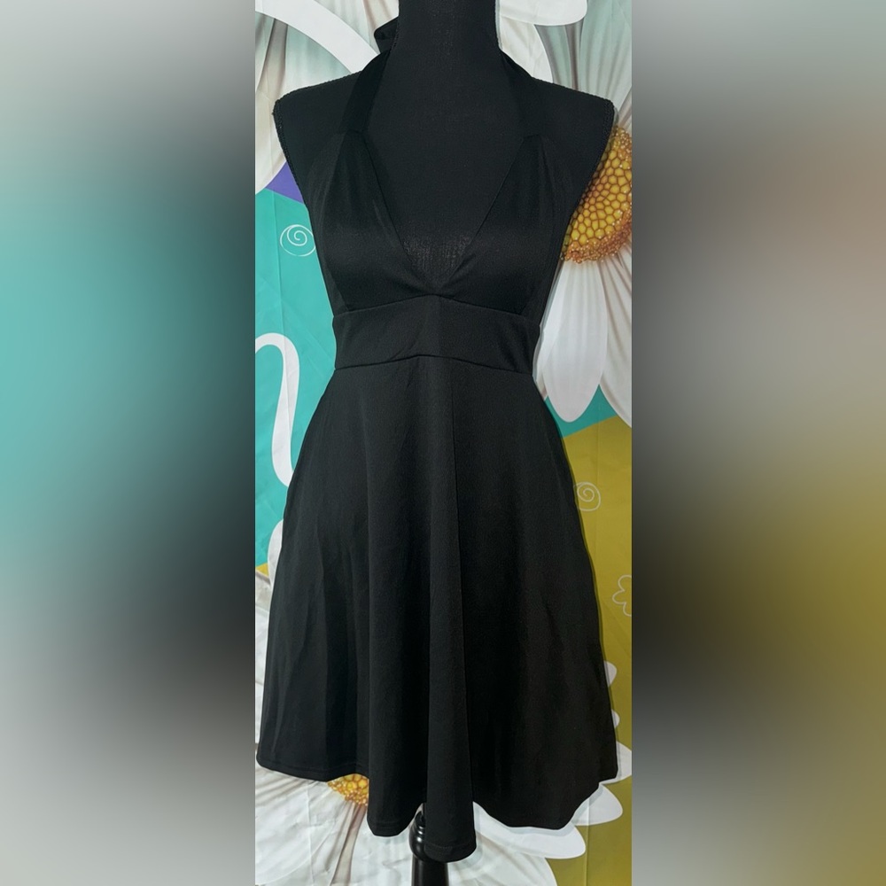 Yoins Your inspiration size m - 8/10 Black dress ties behind the neck and back